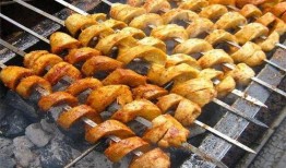 爆料烤面筋的新闻稿子,火爆背后的食品安全与卫生问题